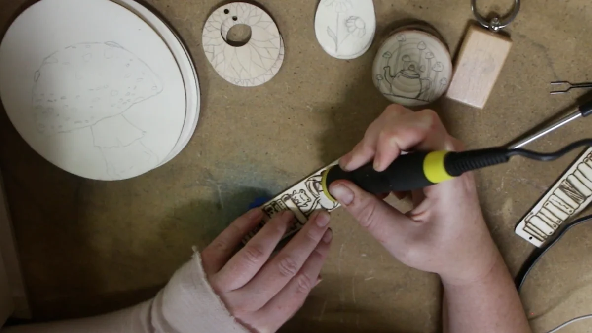 Best Wood Blanks for Pyrography: Basswood, Slices and Boards